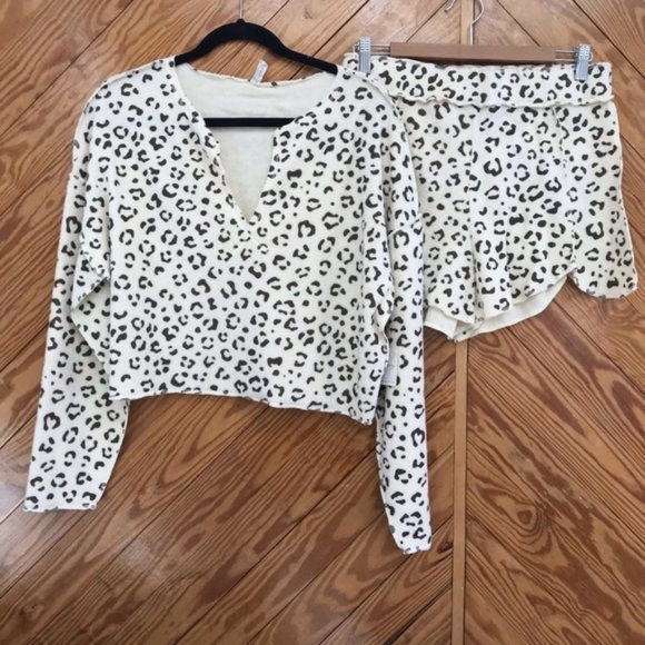 NEW FREE PEOPLE Rain Check Animal Print Lounge Set In Banana Split - Picture 5 of 5